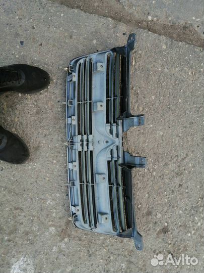 Решетка радиатора Mitsubishi Dion CR6W