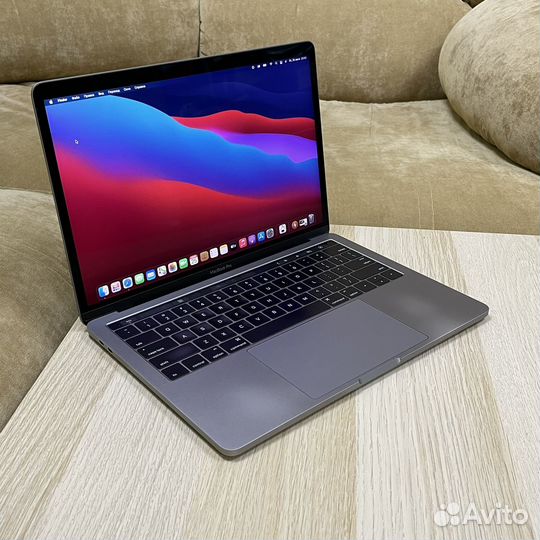 MacBook Pro 13 2016 TouchBar i5/8/256 (3 цикла)
