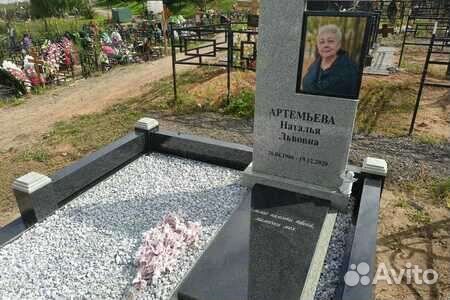 Из Серого гранита памятник