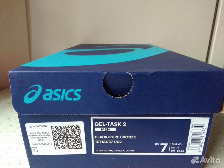 Волейбольные кроссовки asics и наколенники