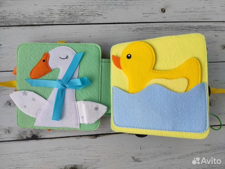 Детская развивающая книга из фетра 
