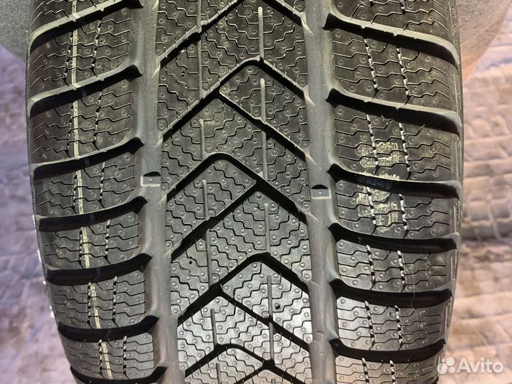 Pirelli Winter Sottozero 3 225/45 R18