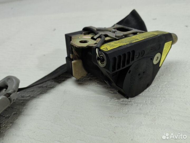 Ремень безопасности передний правый Toyota Avensis