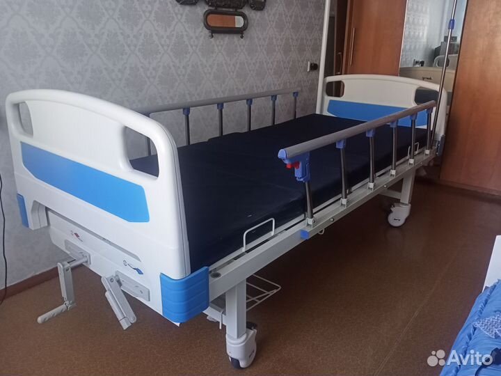 Медицинская кровать для лежачих больных