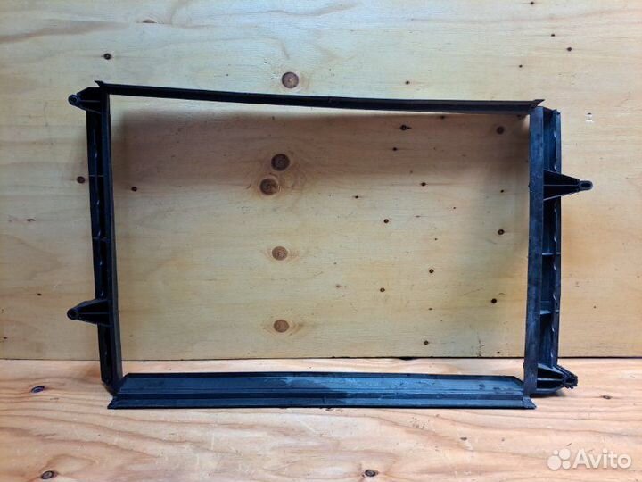 Рамка радиатора volvo S60