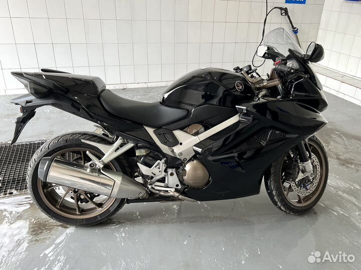 Мотоцикл Honda VFR800 (2014г)