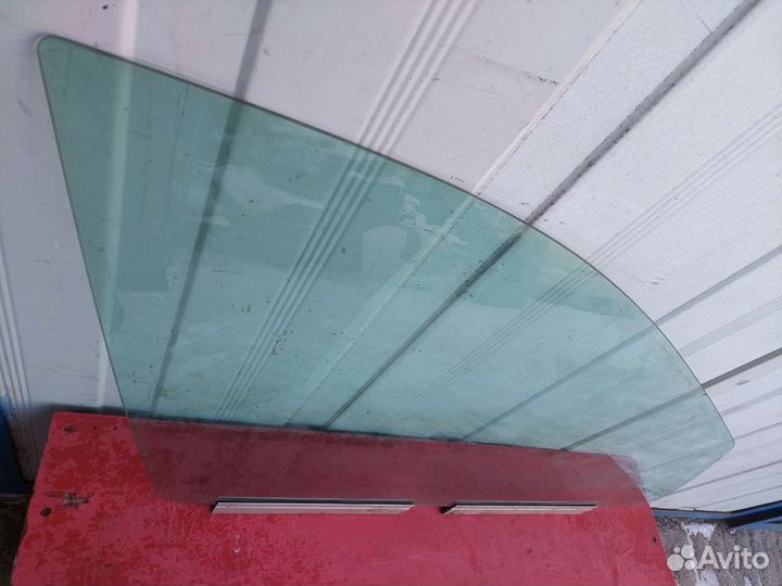 Стекло передней правой двери Volvo XC90 1