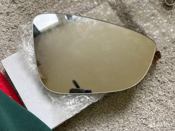 Зеркальный элемент правый jetta 6