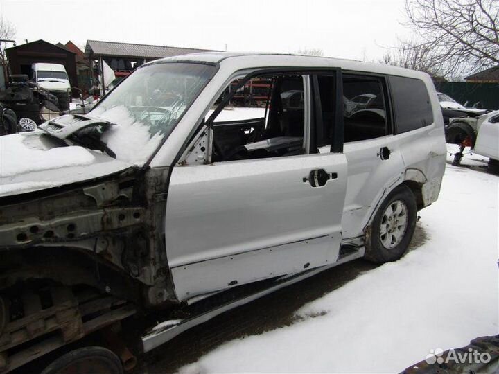 Дверь передняя левая Mitsubishi Pajero 3 4M41 DI-D