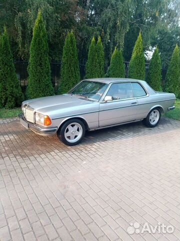 Mercedes-Benz W123 2.3 AT, 1983, 200 000 км с пробегом, цена 1000000 руб.