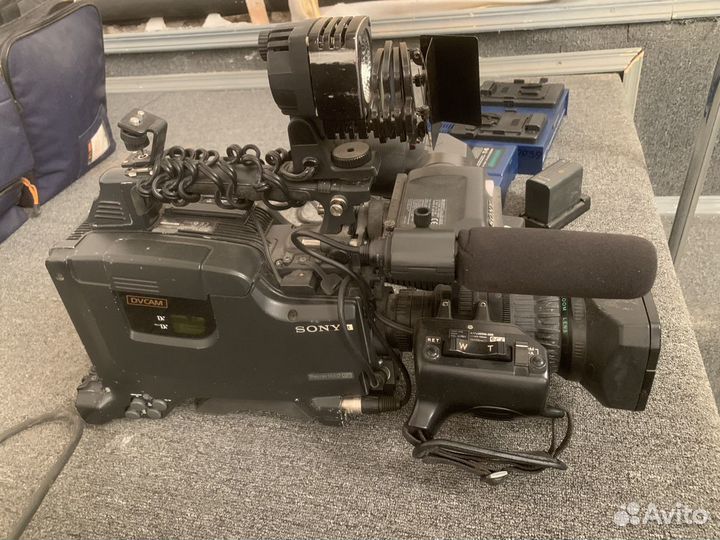 Видеокамера Sony DSR-400