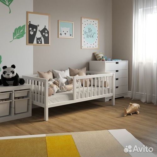 Кроватка детская с бортиком из натурального дерева