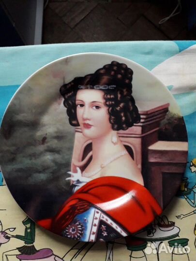 Настенная тарелка