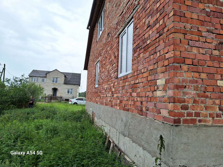 Дом 240 м² на участке 8 сот.