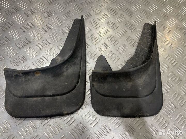 Брызговик правый Suzuki Grand Vitara J24B 2.4 2008