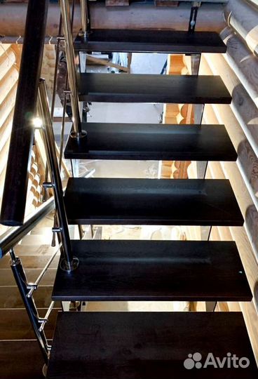 Лестница прямая на металлокаркасе