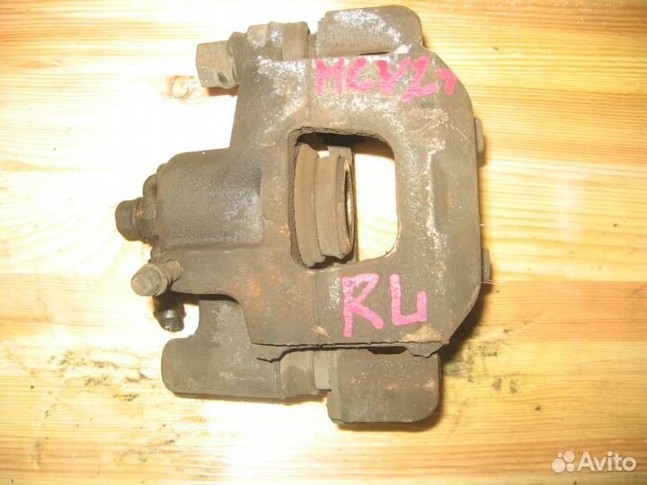 Суппорт зад лево toyota MCV20, MCV21 camry 99-01 к