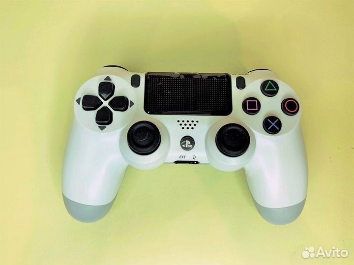 Джойстик Dualshock 4 белый