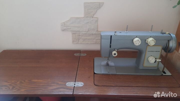 Швейная машина чайка 142