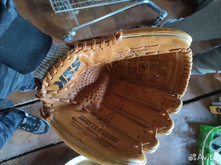 Бейсбольная перчатка