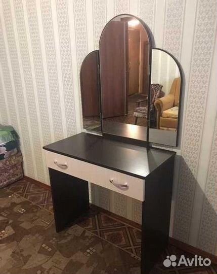 Стол макияжный «Бася» с зеркалом