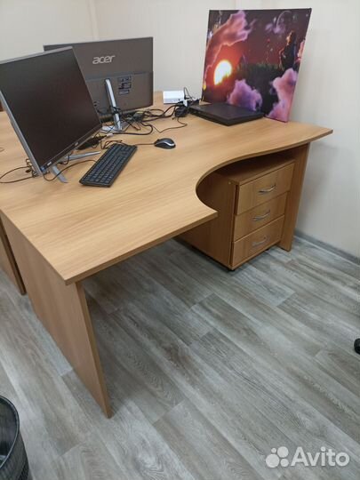 Компьютерный офисный стол 3 шт