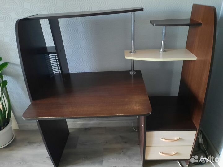 Компьютерный стол