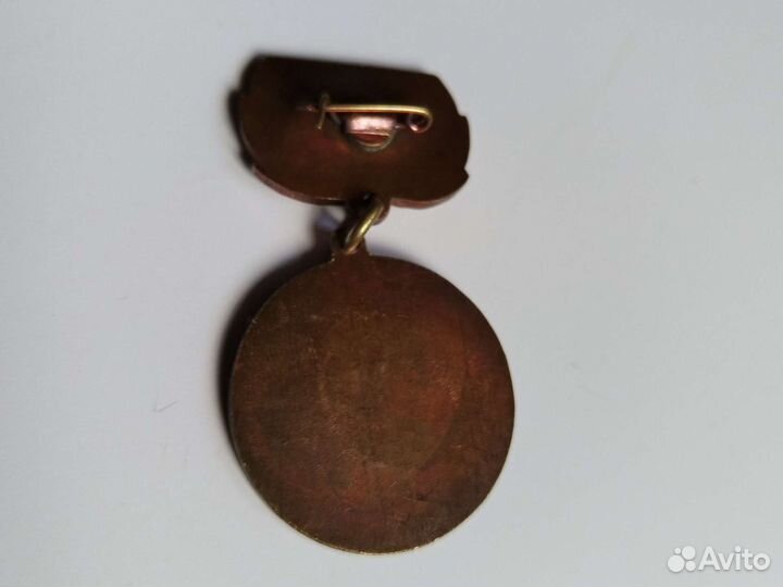 Значки спорт и юбилейные