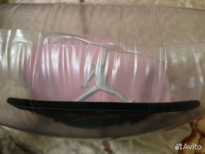 Кепка снэпбэк Jordan розово-черная