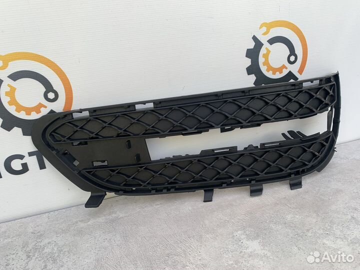 Решетка бампера правая Mercedes A2128851823