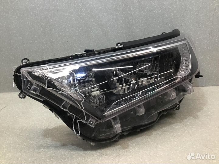 Фара левая Toyota RAV 4 2018