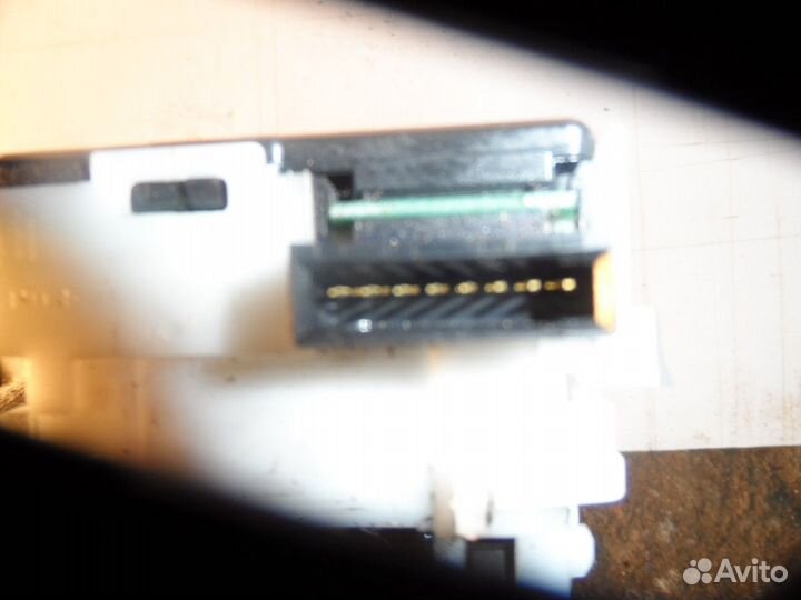 Переключатель поворотов (Nissan Pathfinder)