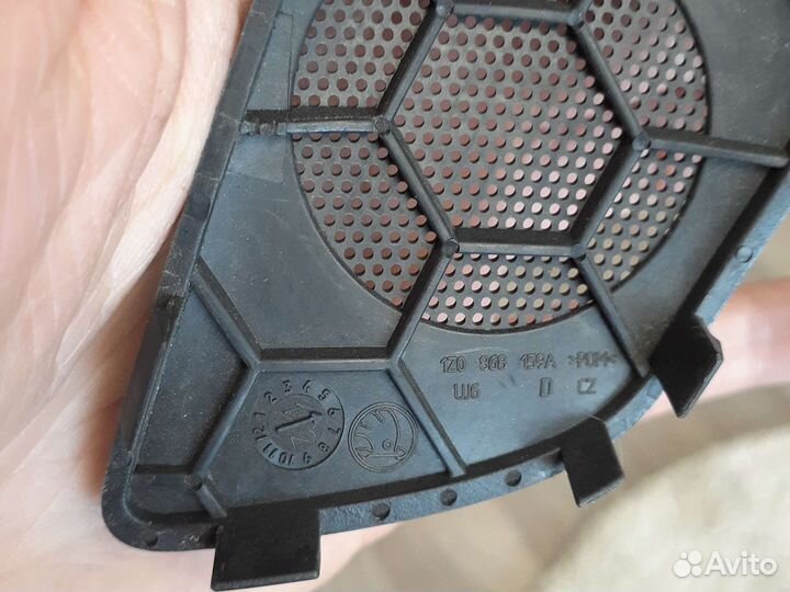 Кнопка стеклоподъемника Skoda Octavia A5 зад левая