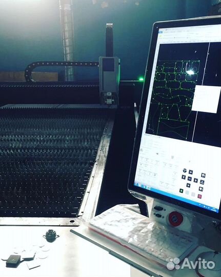 Оптоволоконный лазерный станок *