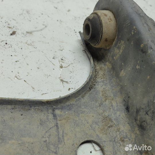 Рычаг подвески передний правый Renault Logan 2004