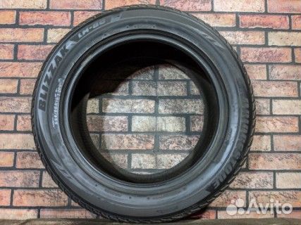 Bridgestone Blizzak LM-80 225/55 R18