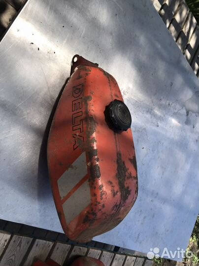 Бензобак на мотоцикл