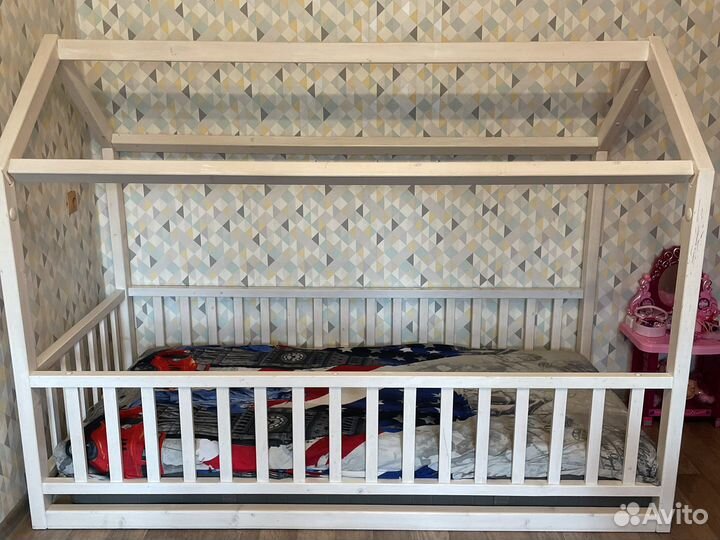 Детская кровать домик