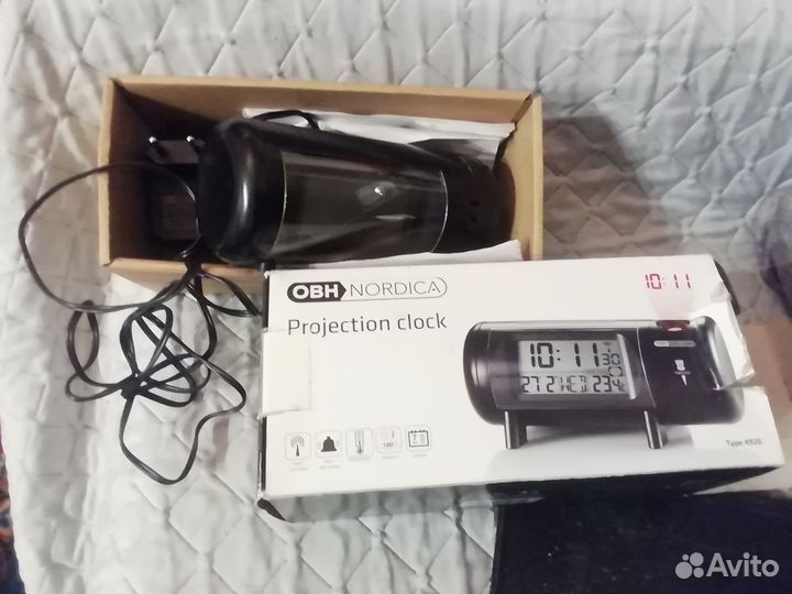Часы электронные с прожектором