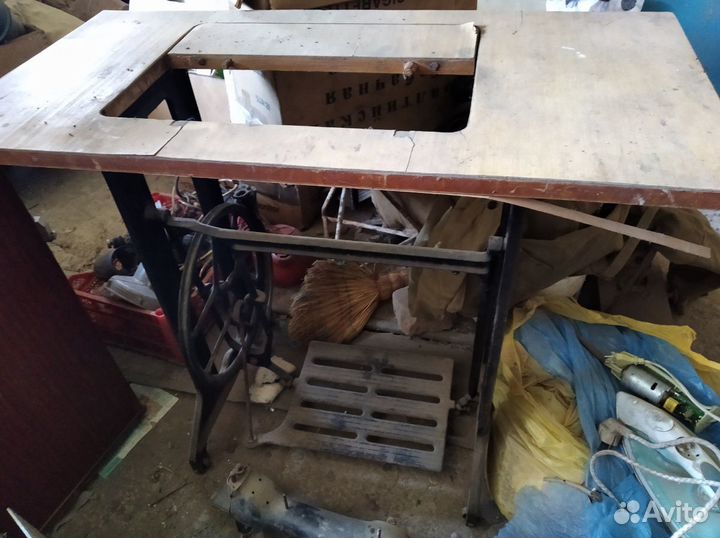 Стол для швейной машинки