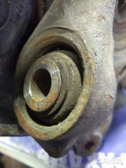 Задний левый поворотный кулак Mercedes-Benz W202