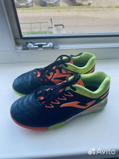 Футбольные бутсы
