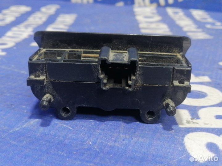 Кнопка открывания багажника Nissan Teana J31 седан