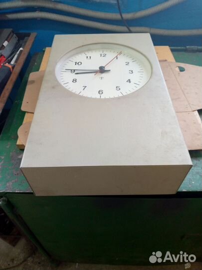 Часы вторичные