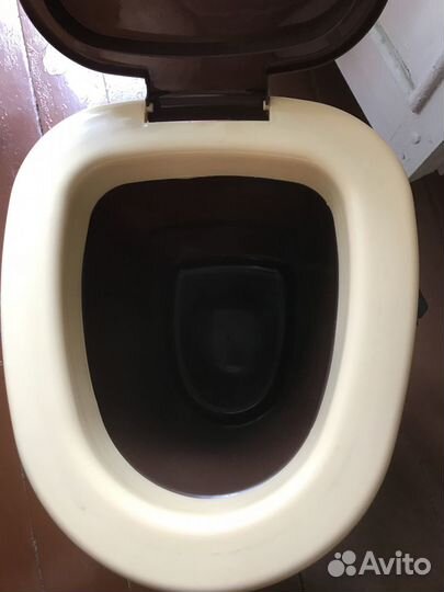 Ведро пластиковое с санитарным оснащением