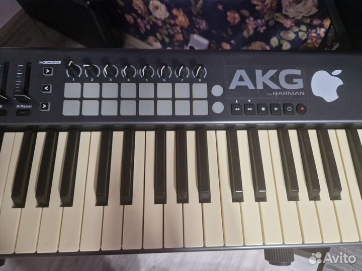 Midi клавиатура Novation Launchkey 61 mk1