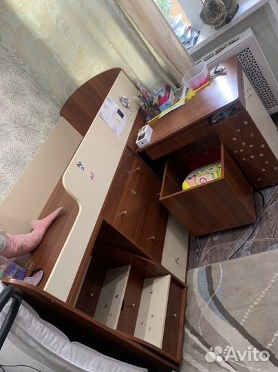 Детская кровать со столом и шкафчиками