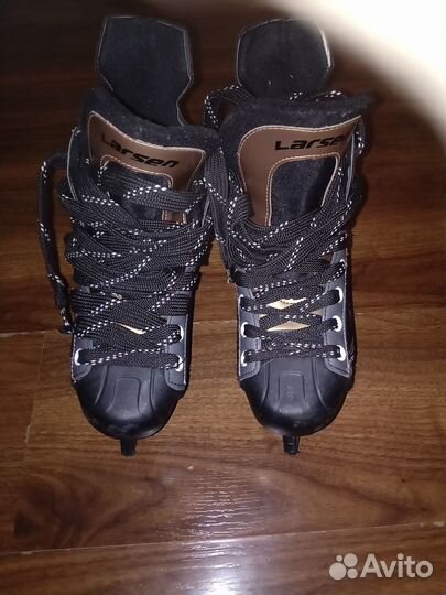 Коньки хоккейные юниорские