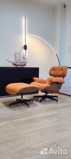 Кресло Eames в редком апельсиновом цвете