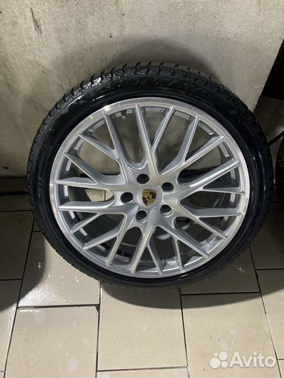 Pirelli Winter Sottozero 3 275/35 R21 и 315/30 R21